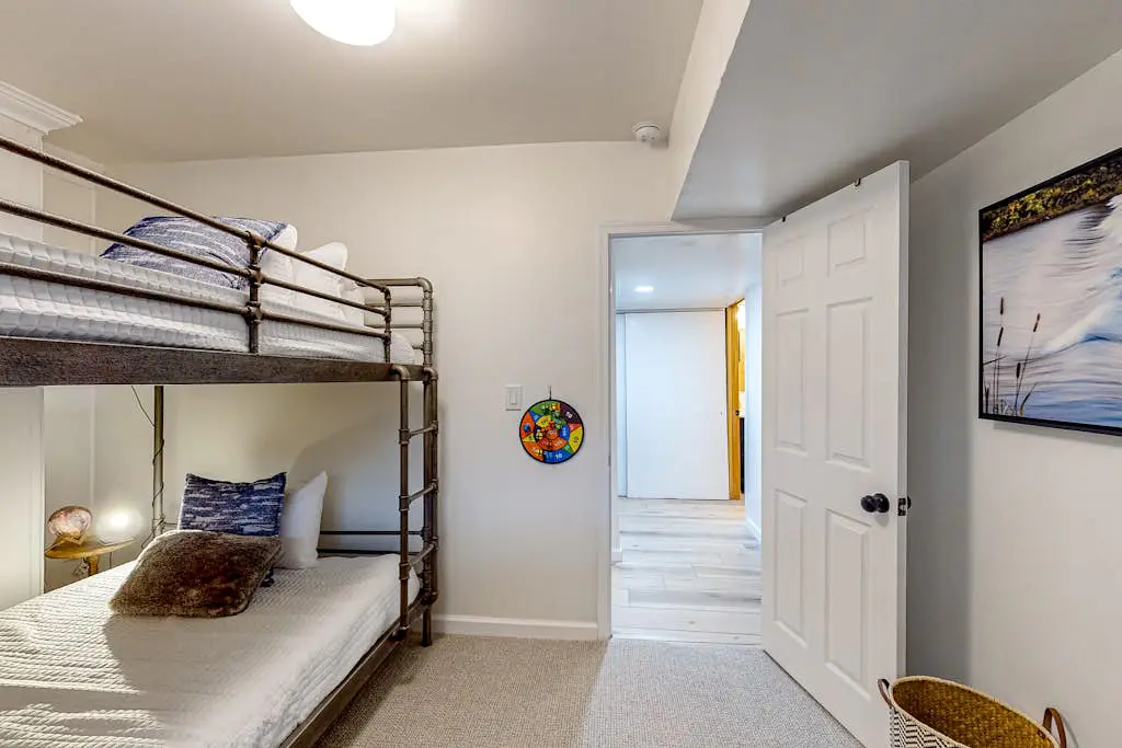 Charming 4BR Home - HOT TUB - Oakland