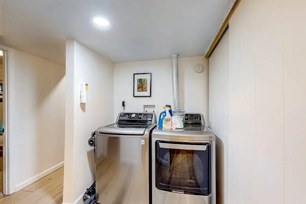 Charming 4BR Home - HOT TUB - Oakland