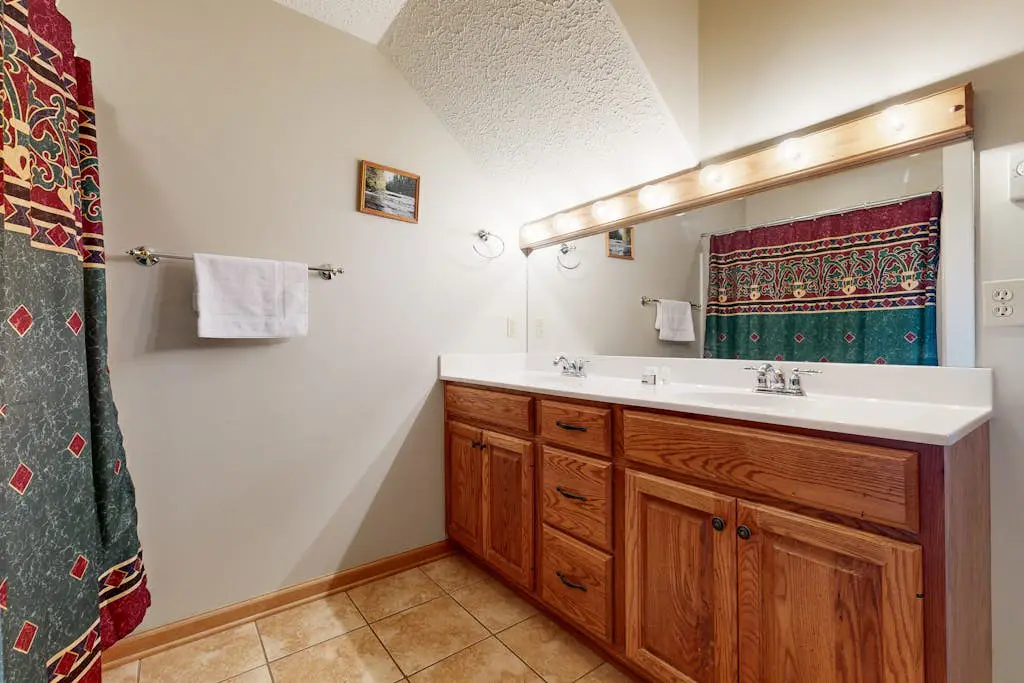 Charming 3BR Townhouse - LAKE VIEW - McHenry