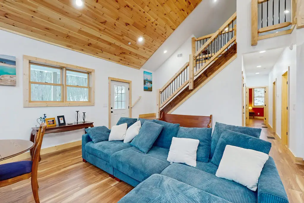 Modern 4BR Cabin - Movie Theater - HOT TUB