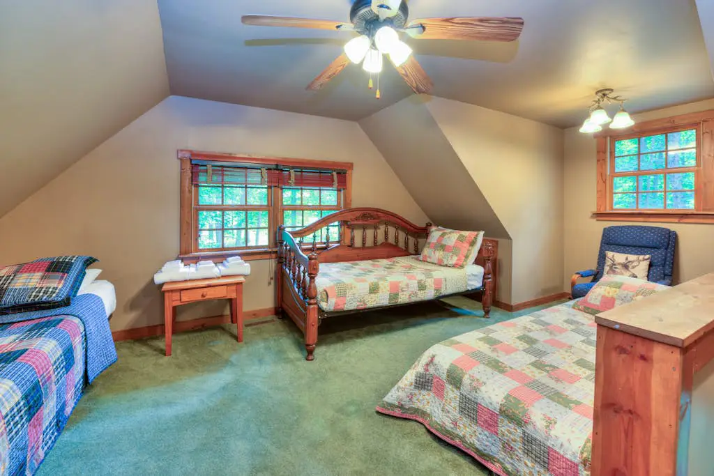 Lazy Bear Lodge