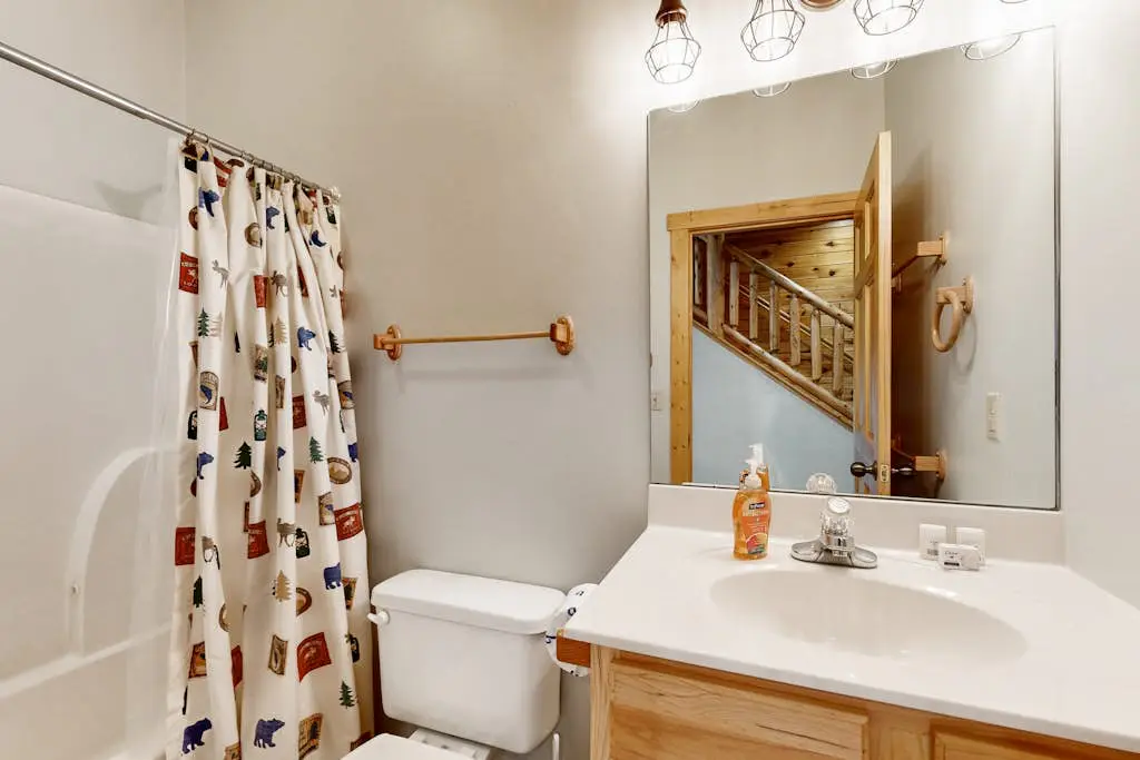 Charming 4BR Townhouse - LAKE VIEW - McHenry