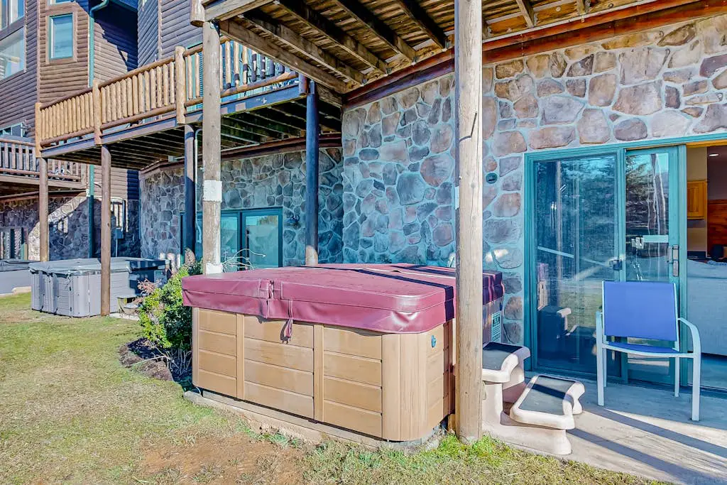 Charming 4BR Townhouse - LAKE VIEW - McHenry