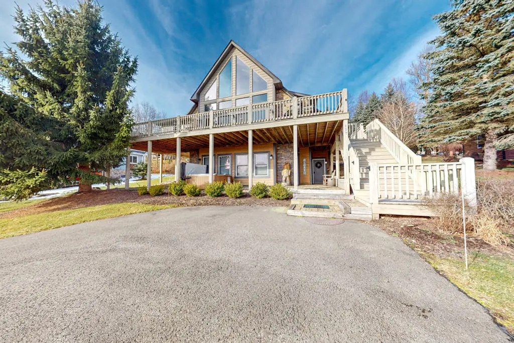 5BR - Chalet - Hot Tub