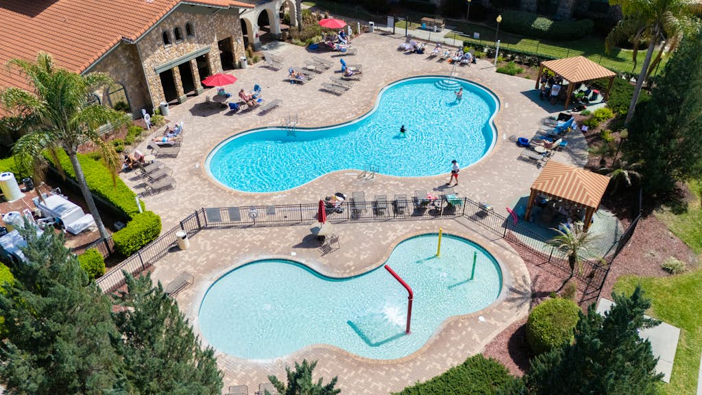 Charming Family-Friendly Condo Near Disney w Pool & Balcony