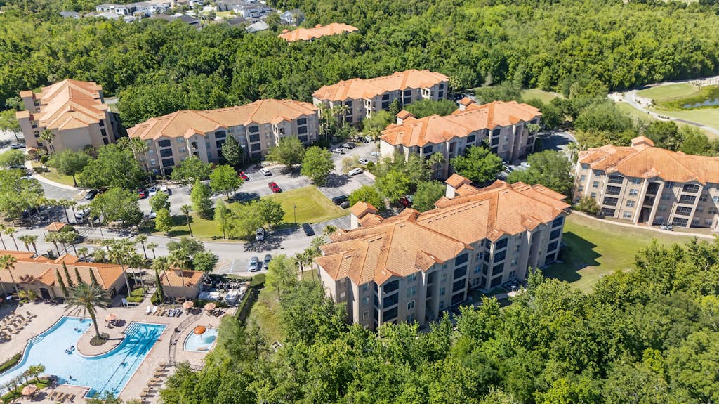 2BR condo with lanai & shared pool, hot tub, gym
