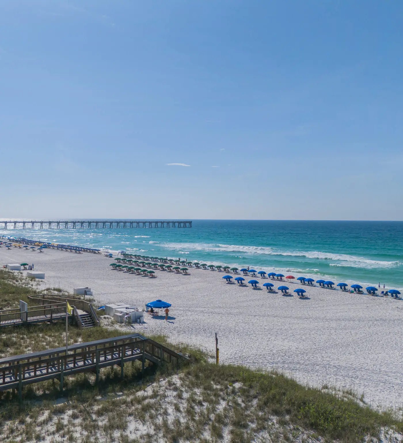 Sunny Beachfront condo with Gulf views, pool & deck