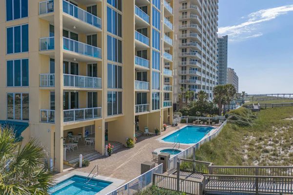 Sunny Beachfront condo with Gulf views, pool & deck