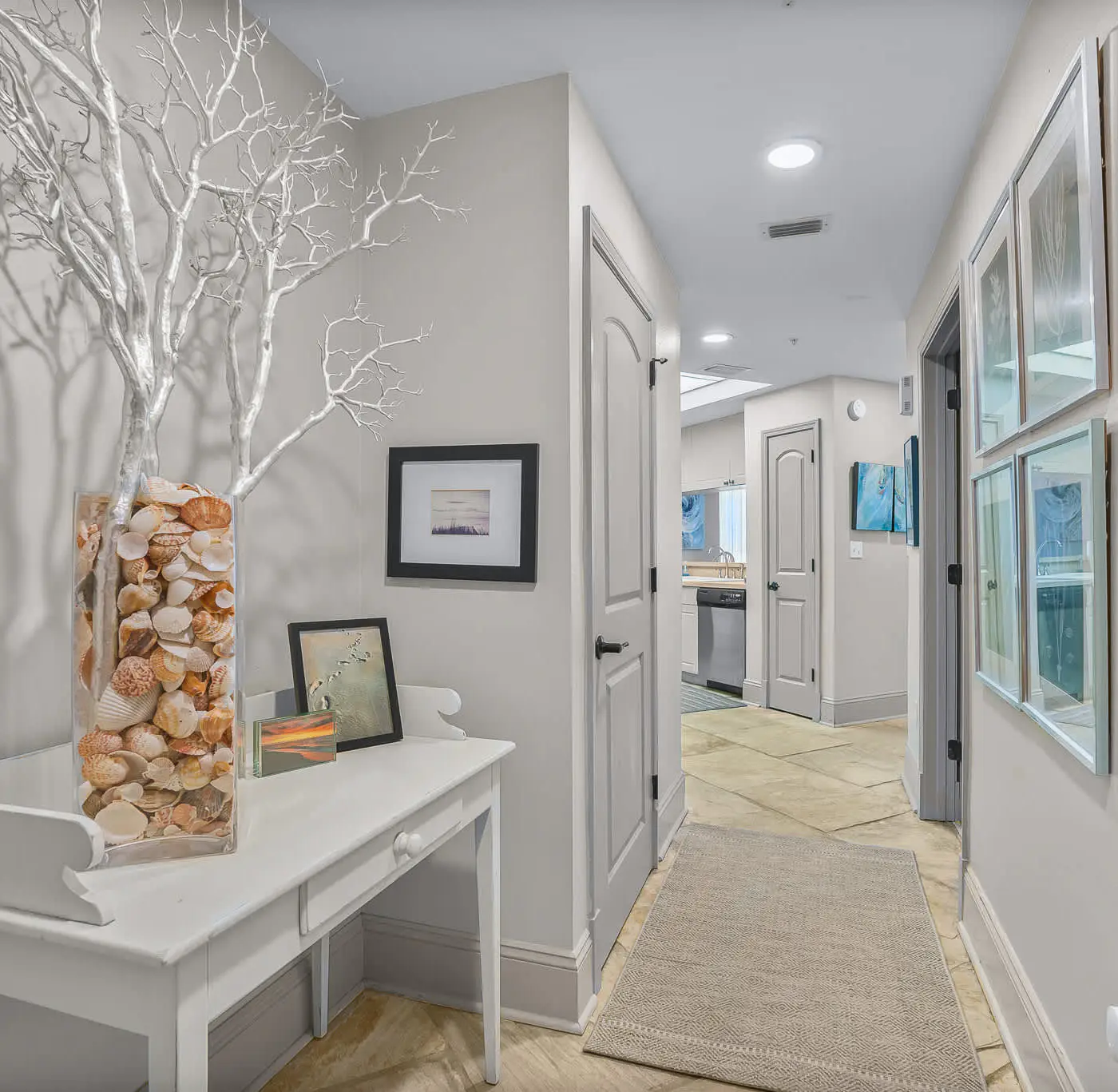 Sunny Beachfront condo with Gulf views, pool & deck