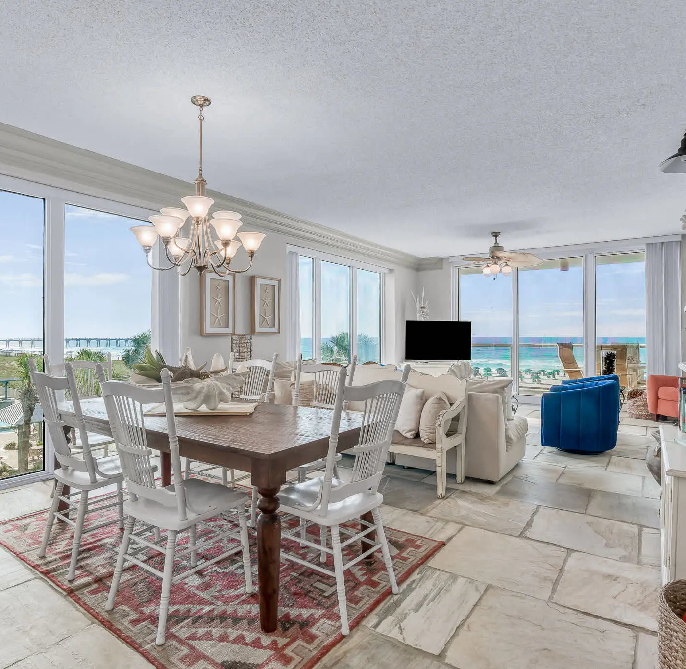 Sunny Beachfront condo with Gulf views, pool & deck