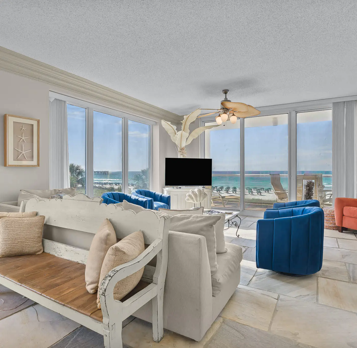 Sunny Beachfront condo with Gulf views, pool & deck
