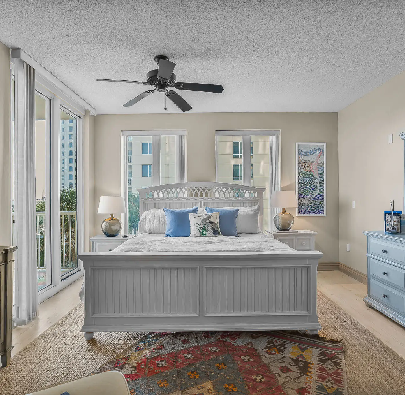 Sunny Beachfront condo with Gulf views, pool & deck