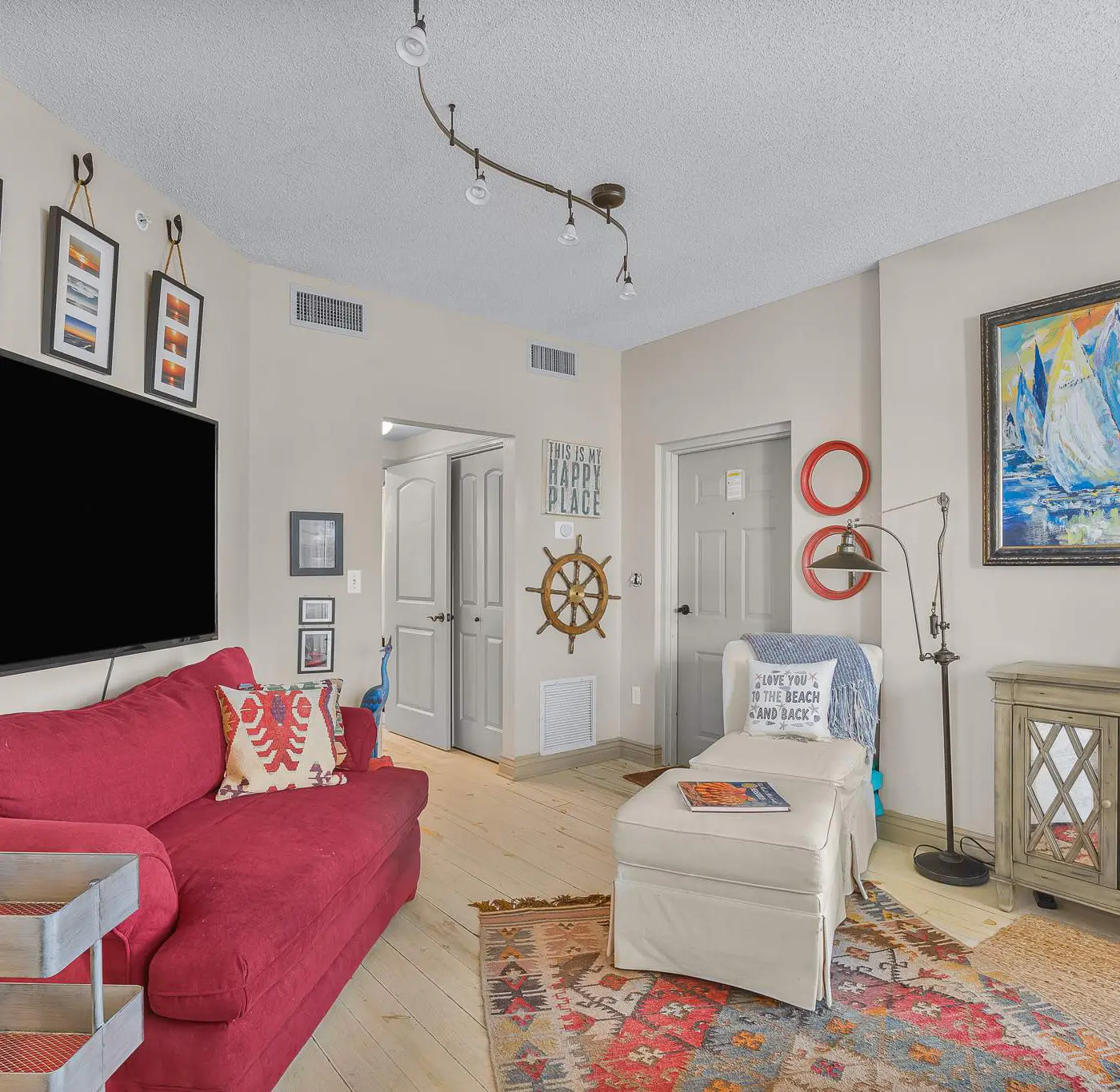 Sunny Beachfront condo with Gulf views, pool & deck