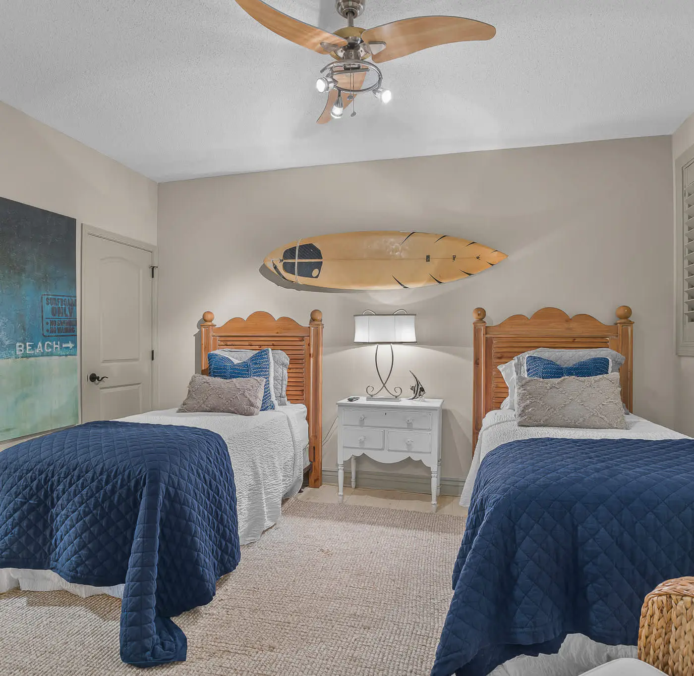 Sunny Beachfront condo with Gulf views, pool & deck