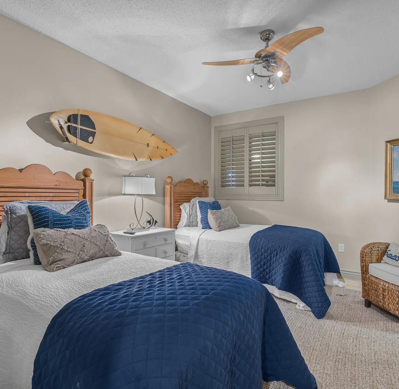 Sunny Beachfront condo with Gulf views, pool & deck
