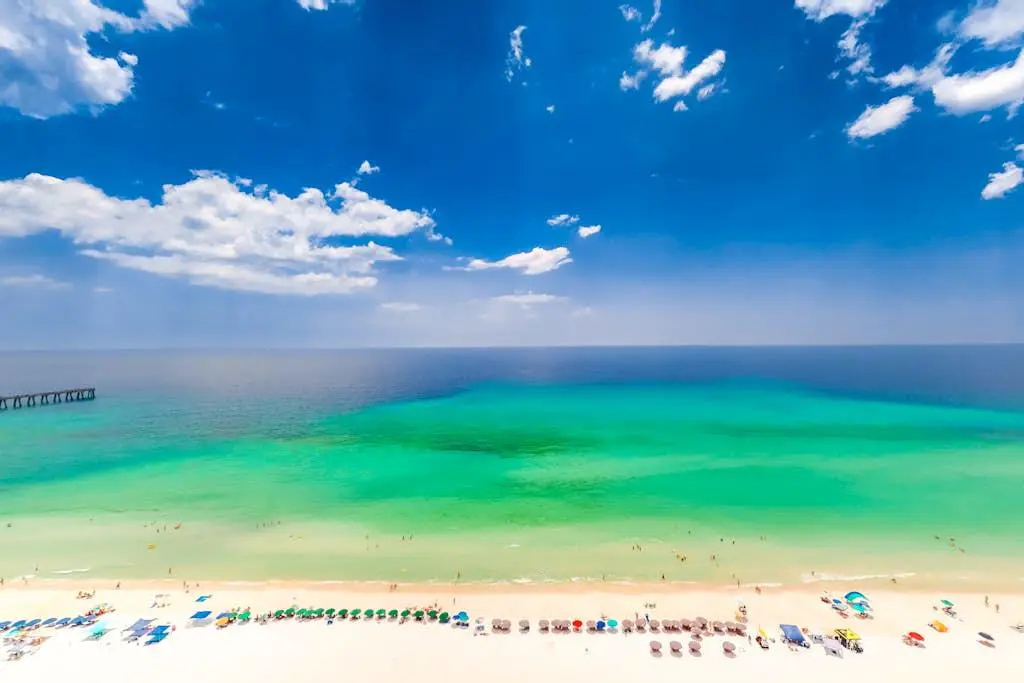 Sunny Beachfront condo with Gulf views, pool & deck
