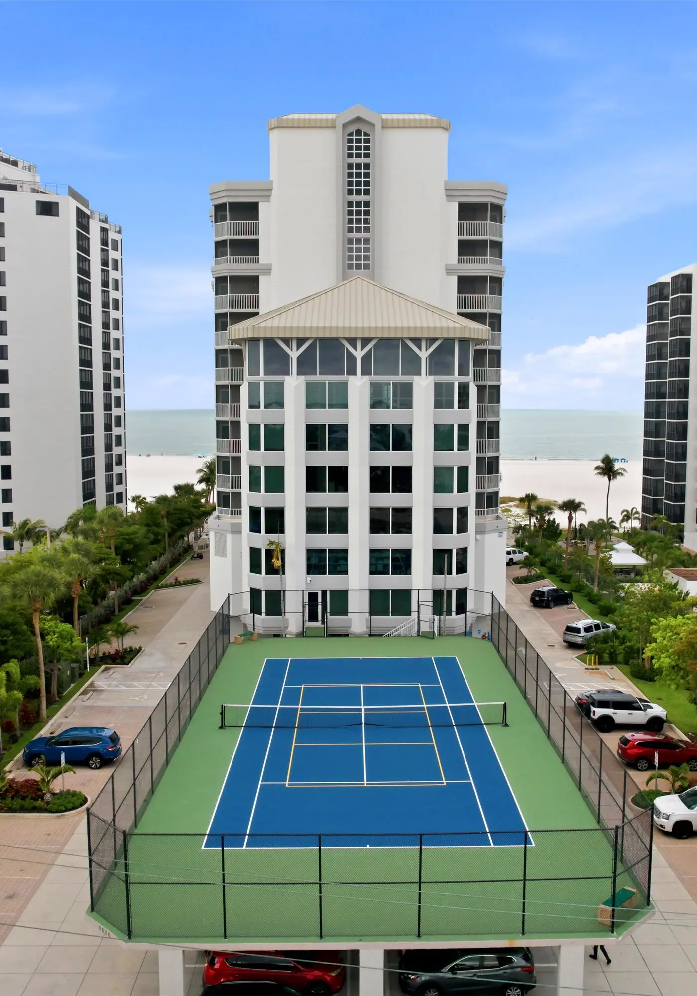 Beachfront Bliss, Cozy Condo with Patio, Pool & Stunning Views!