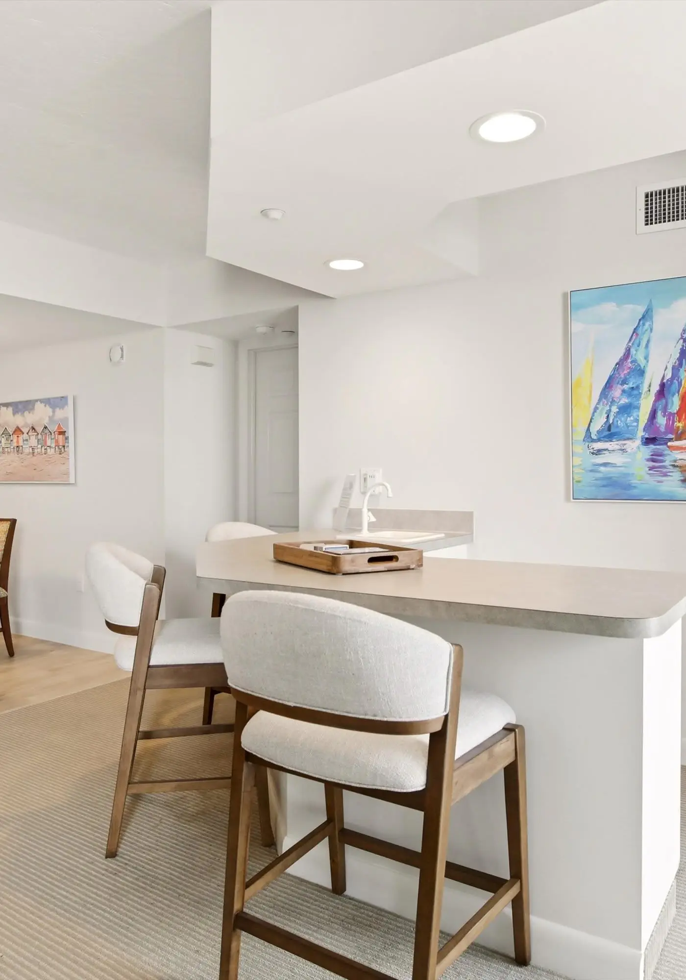 Beachfront Bliss, Cozy Condo with Patio, Pool & Stunning Views!