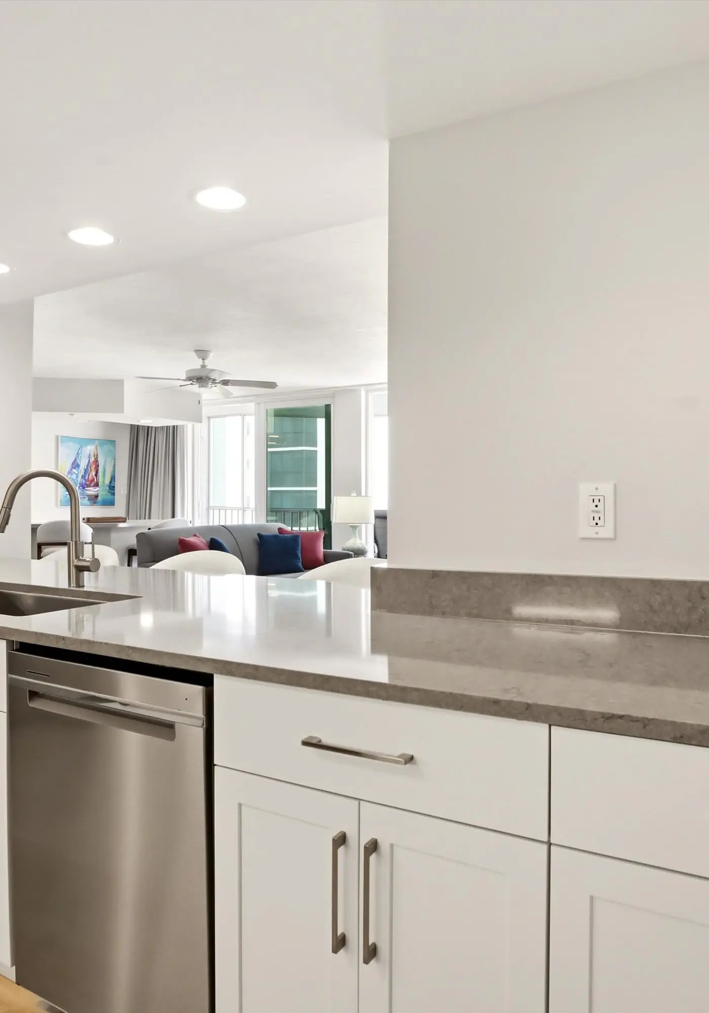 Beachfront Bliss, Cozy Condo with Patio, Pool & Stunning Views!