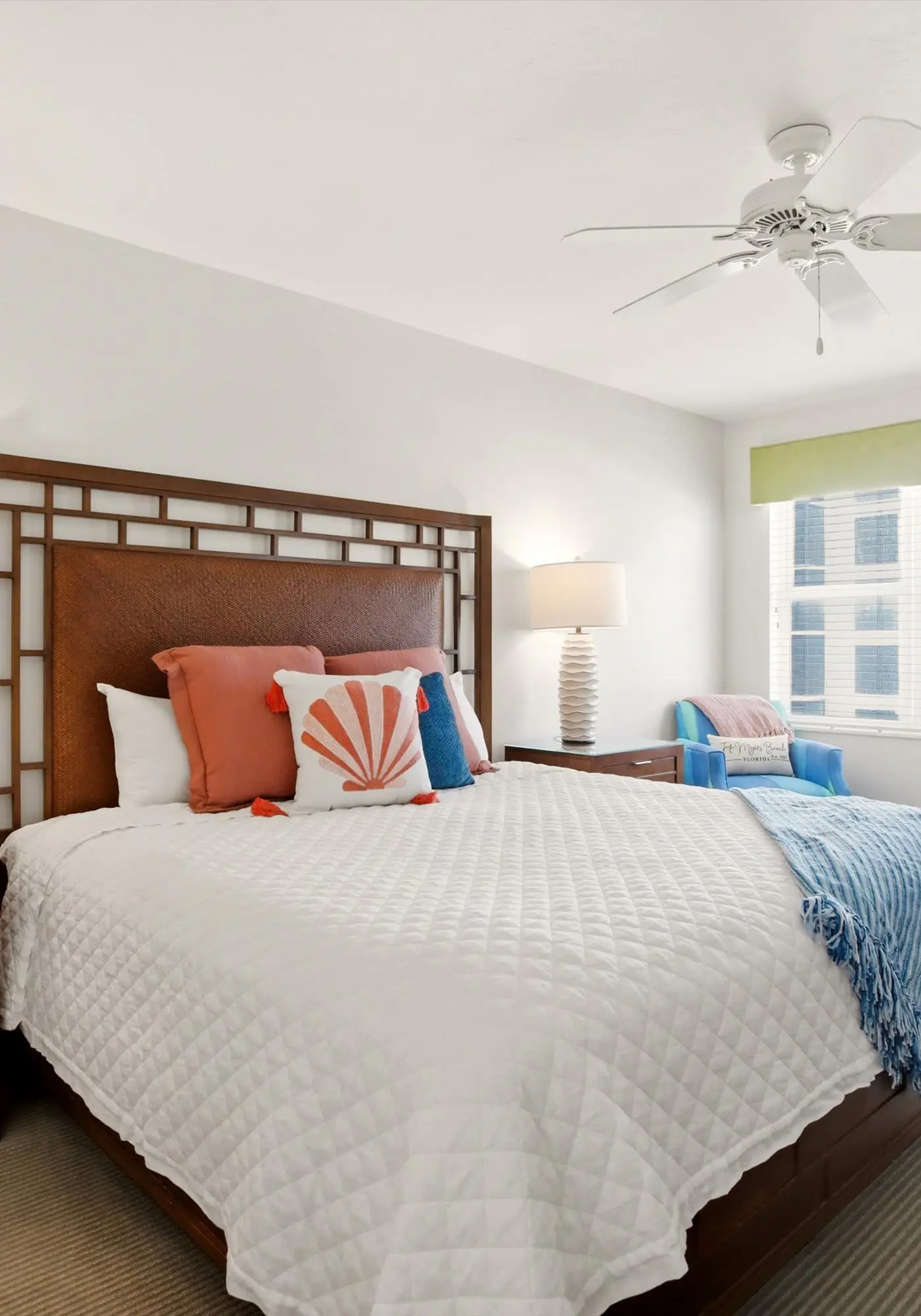 Beachfront Bliss, Cozy Condo with Patio, Pool & Stunning Views!
