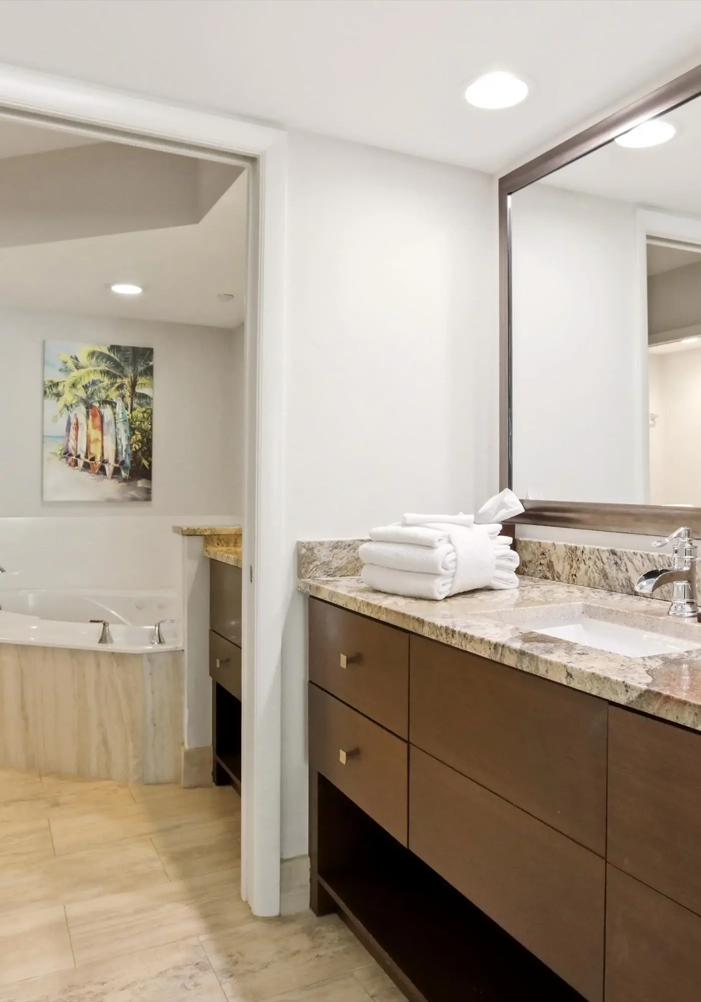 Beachfront Bliss, Cozy Condo with Patio, Pool & Stunning Views!