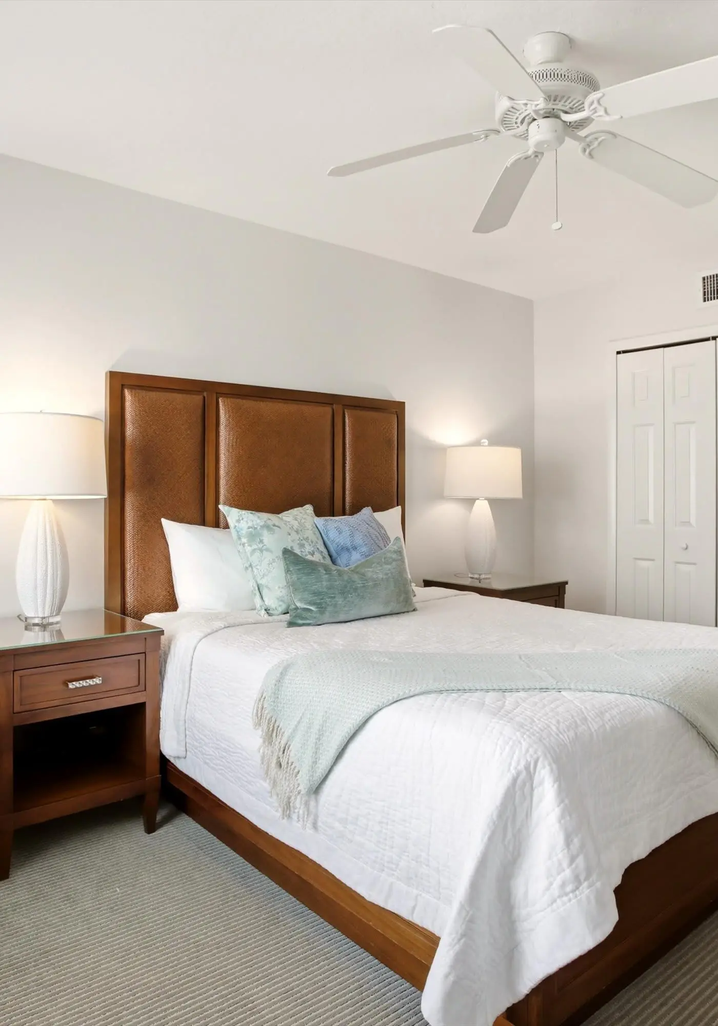Beachfront Bliss, Cozy Condo with Patio, Pool & Stunning Views!