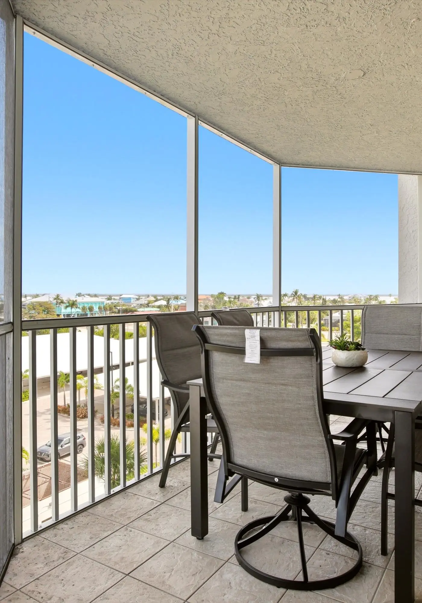 Beachfront Bliss, Cozy Condo with Patio, Pool & Stunning Views!