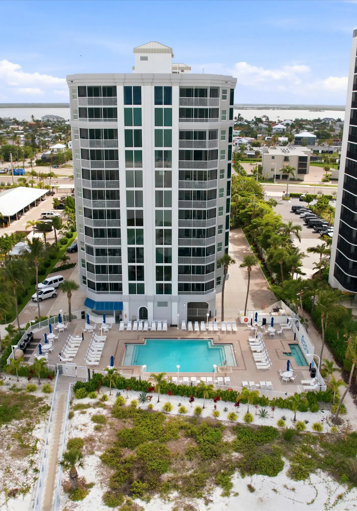 Beachfront Bliss, Cozy Condo with Patio, Pool & Stunning Views!
