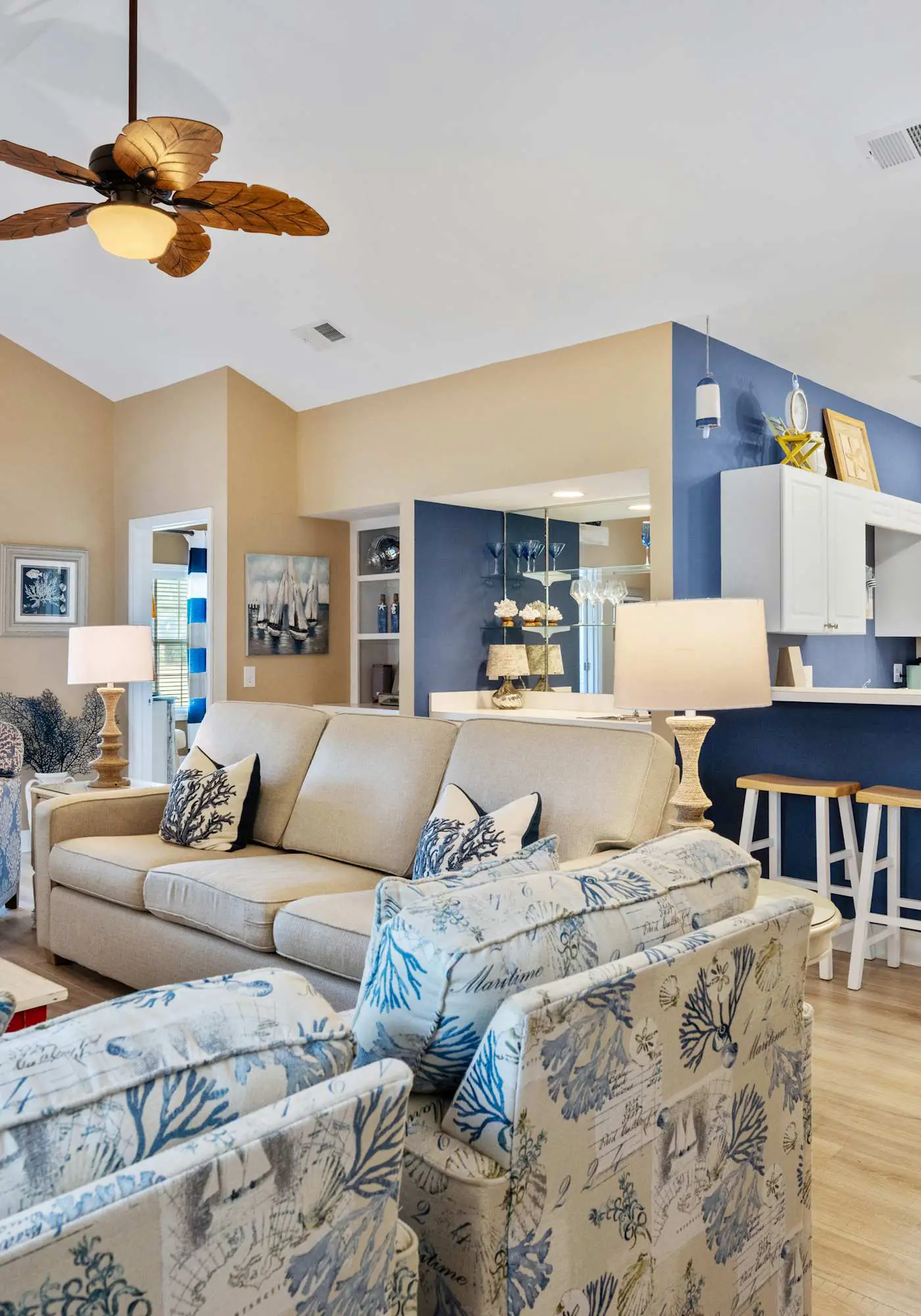 Beautiful & Spacious Golf View Villa Next to Pool 