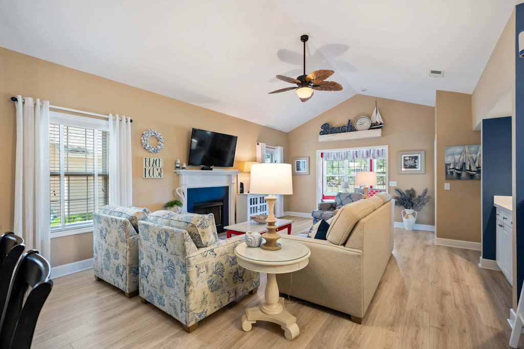 Beautiful & Spacious Golf View Villa Next to Pool 