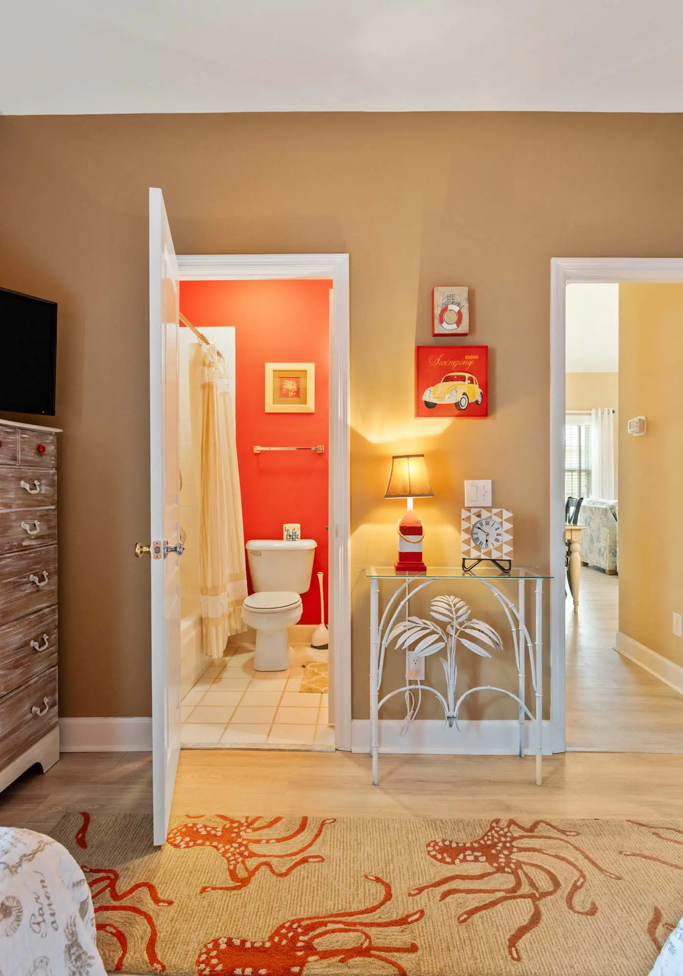 Beautiful & Spacious Golf View Villa Next to Pool 