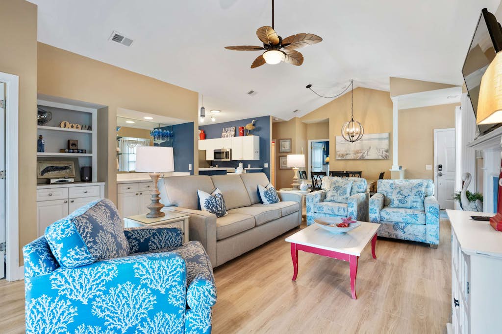 Beautiful & Spacious Golf View Villa Next to Pool 