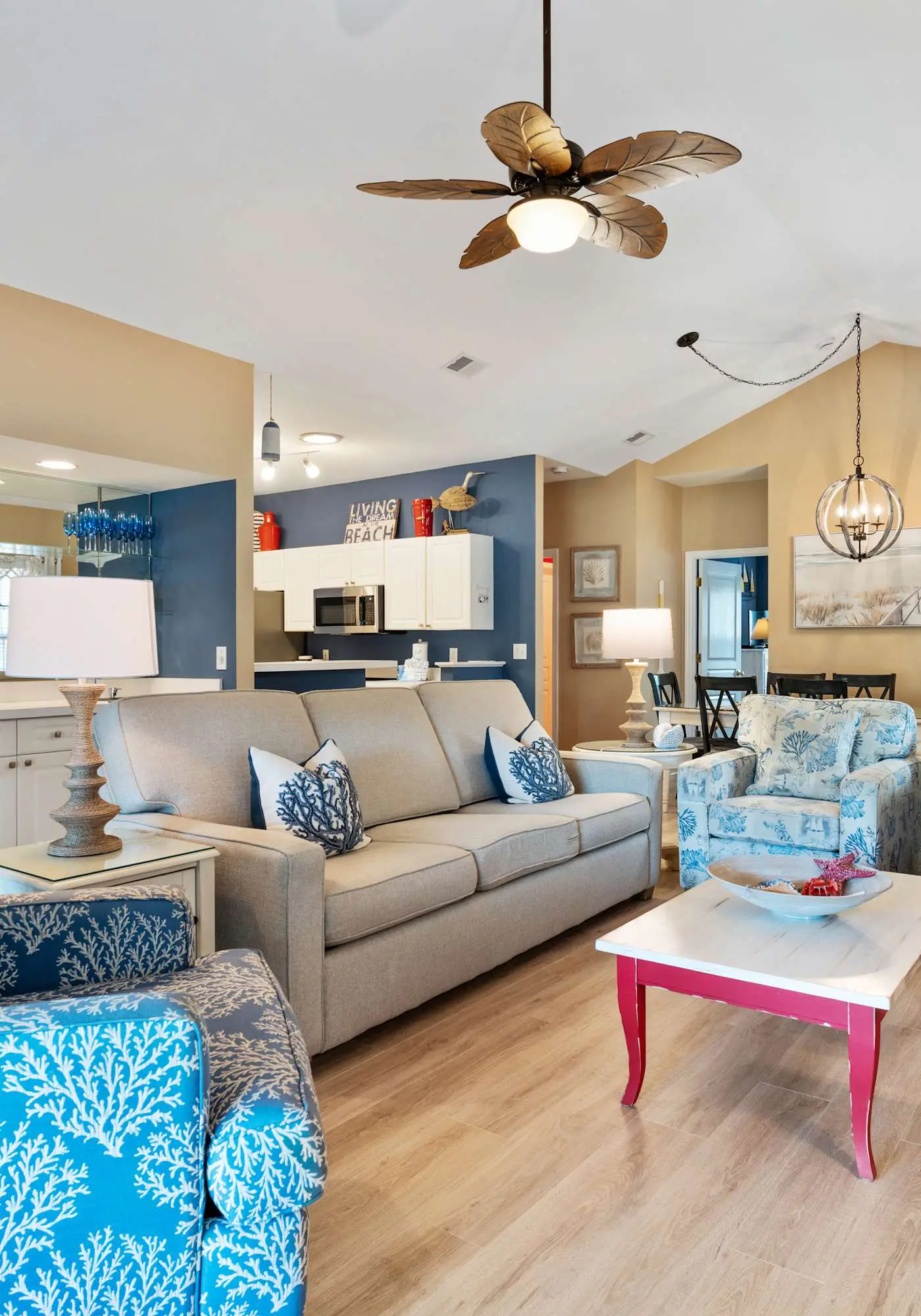 Beautiful & Spacious Golf View Villa Next to Pool 