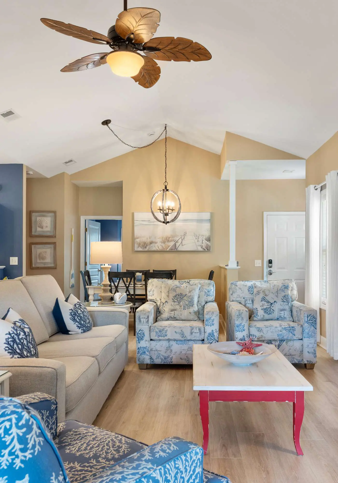 Beautiful & Spacious Golf View Villa Next to Pool 