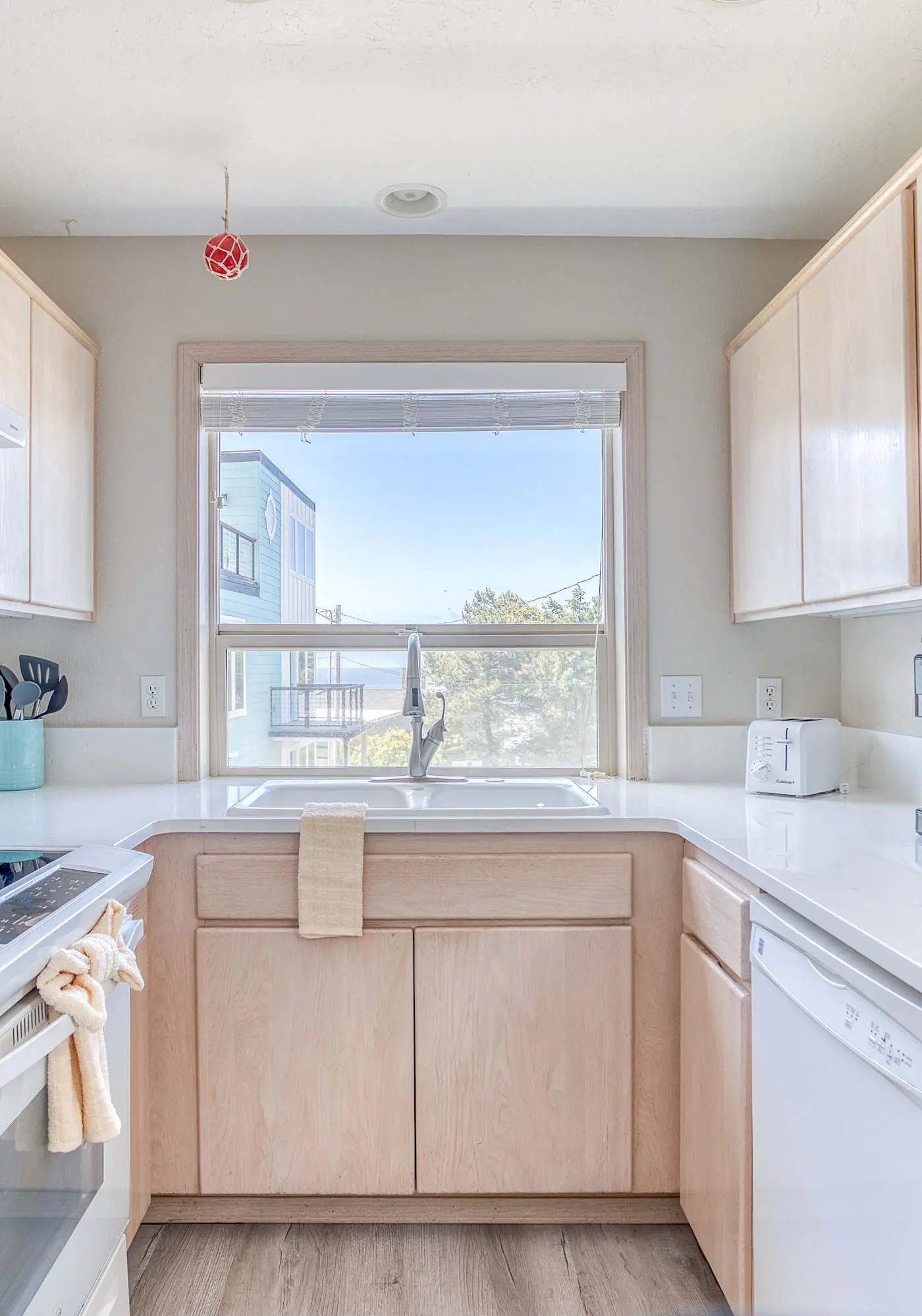 Panoramic Ocean Views & Cozy Coastal Escape