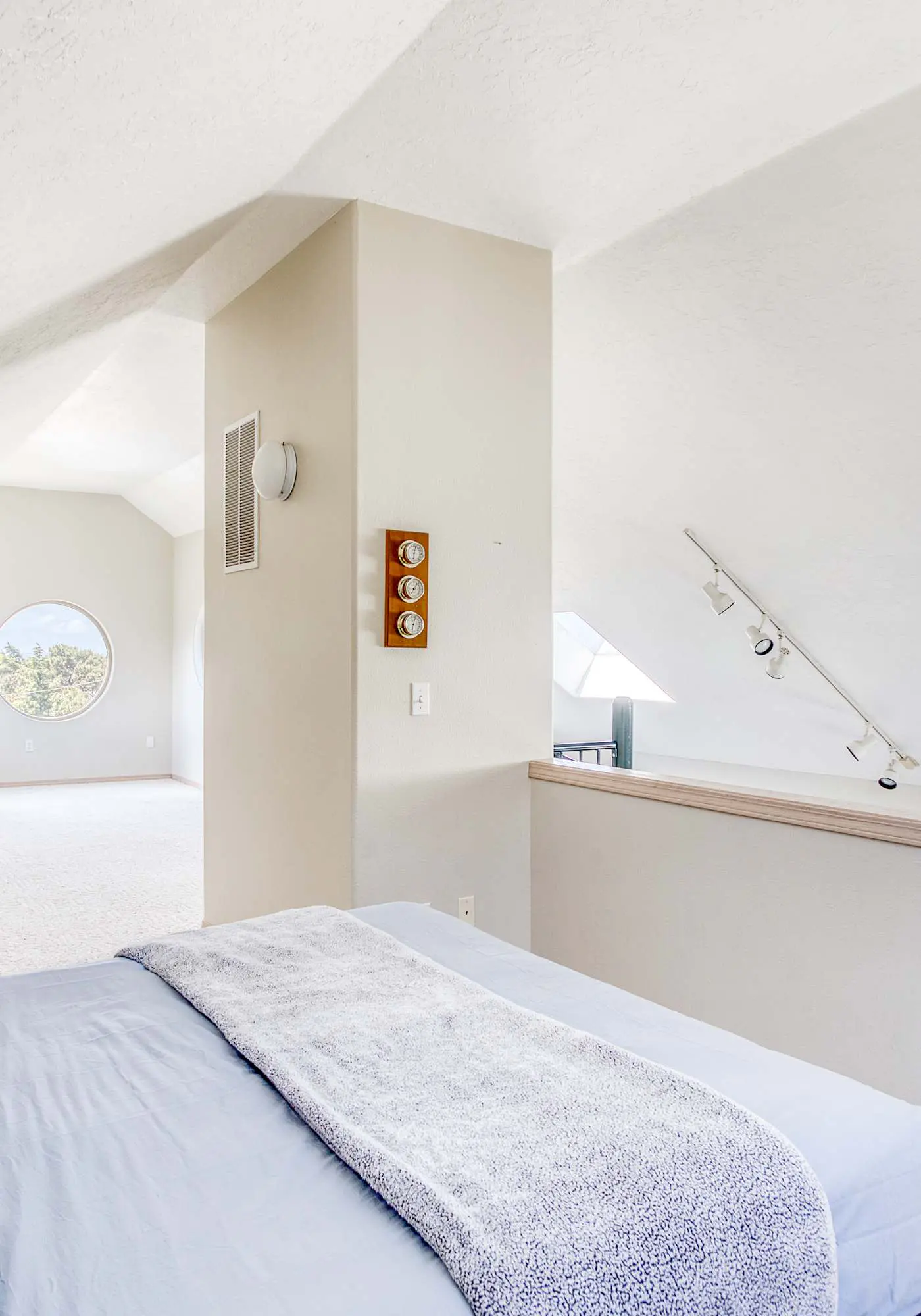 Panoramic Ocean Views & Cozy Coastal Escape