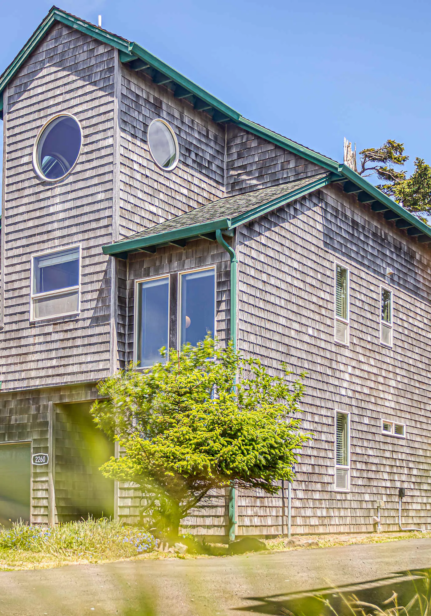 Panoramic Ocean Views & Cozy Coastal Escape