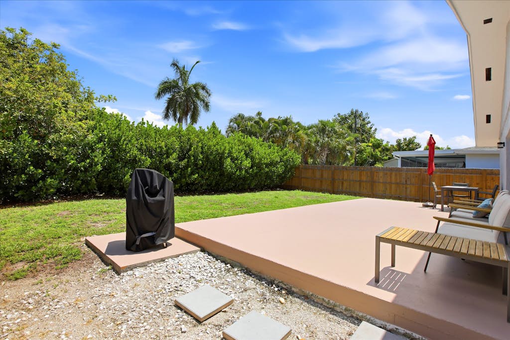 Naples House with Full Kitchen & Patio - Perfect for Families!