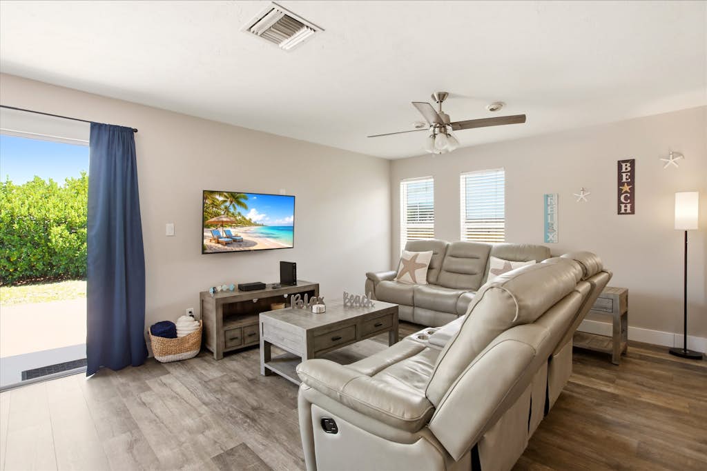 Naples House with Full Kitchen & Patio - Perfect for Families!