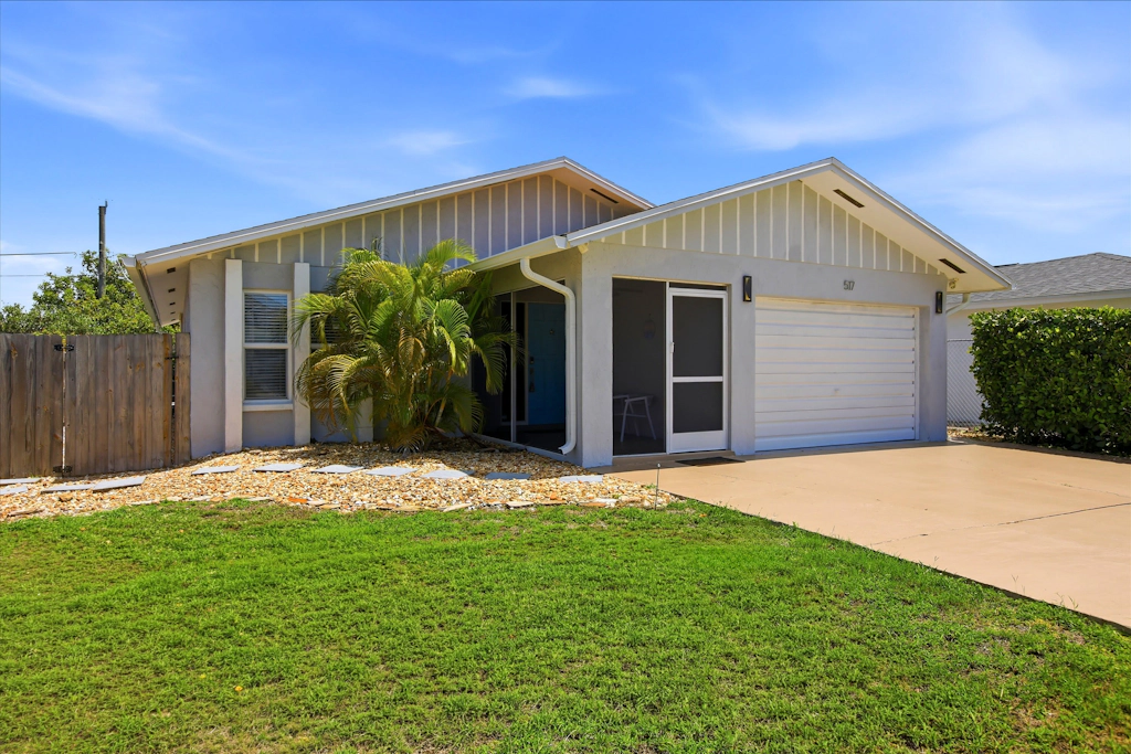 Naples House with Full Kitchen & Patio - Perfect for Families!