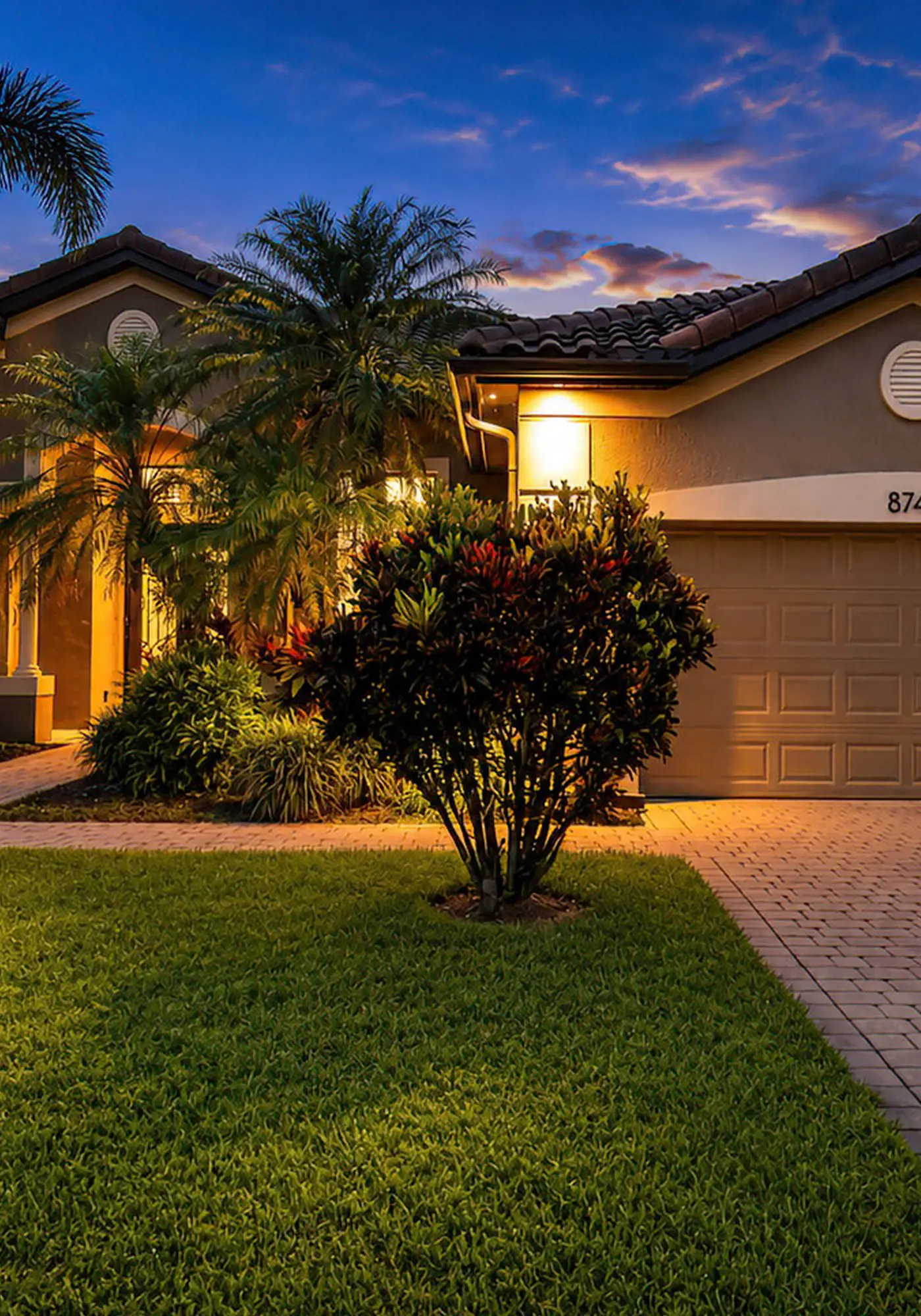 Naples Waterfront Oasis, Private Pool, Hot Tub & Stunning Views!