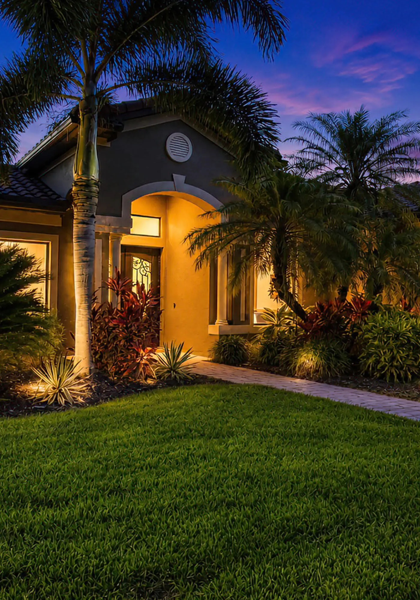Naples Waterfront Oasis, Private Pool, Hot Tub & Stunning Views!