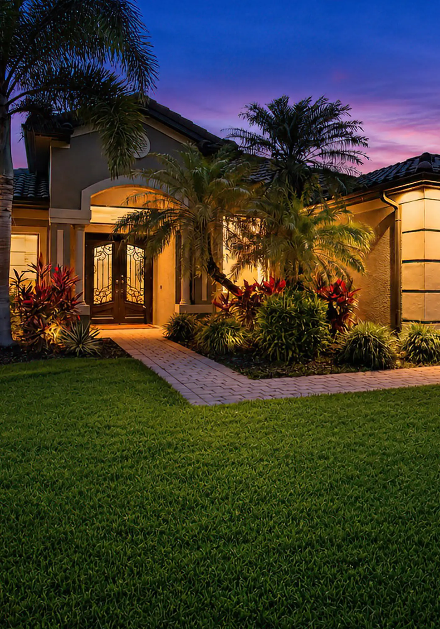 Naples Waterfront Oasis, Private Pool, Hot Tub & Stunning Views!