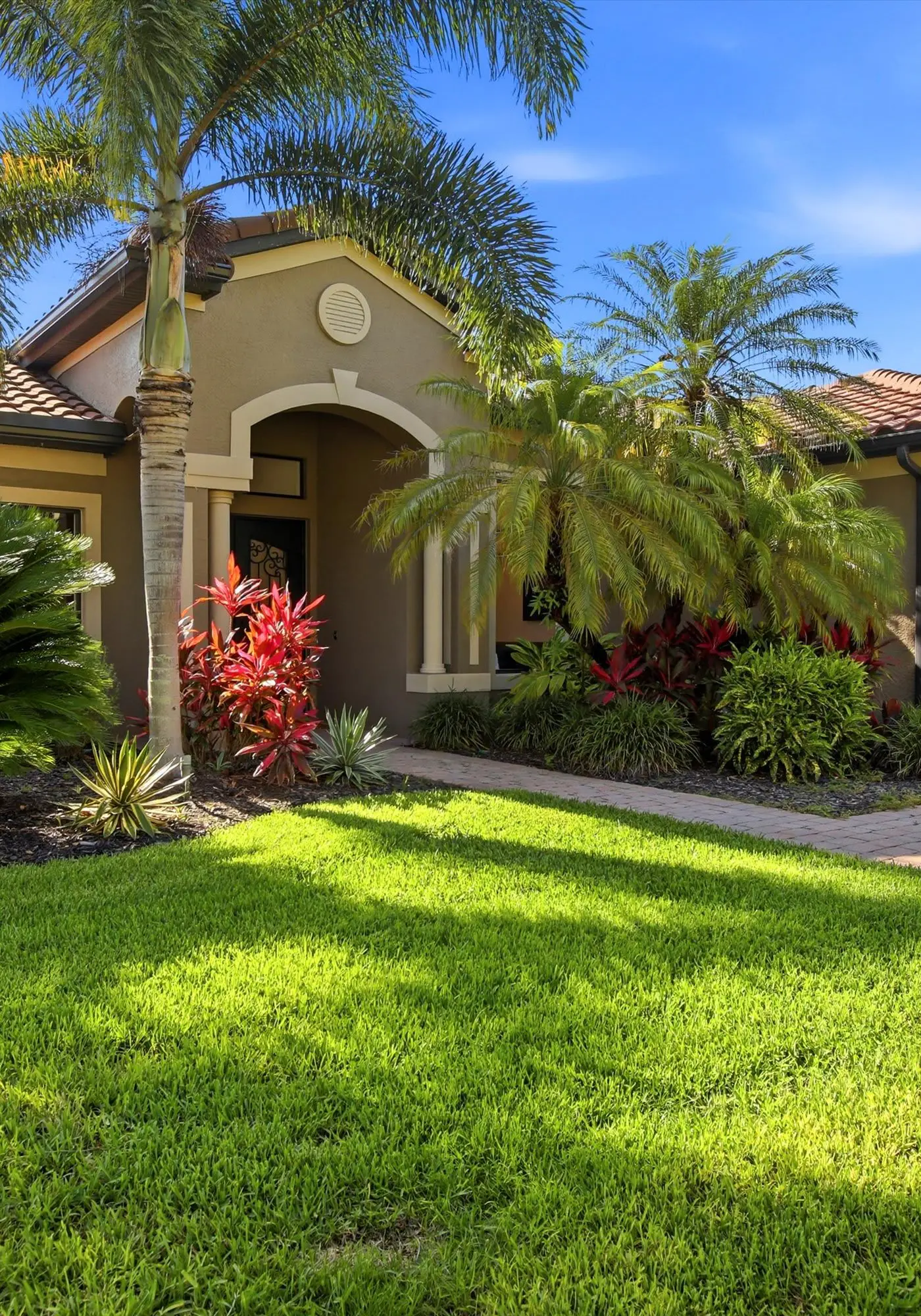 Naples Waterfront Oasis, Private Pool, Hot Tub & Stunning Views!