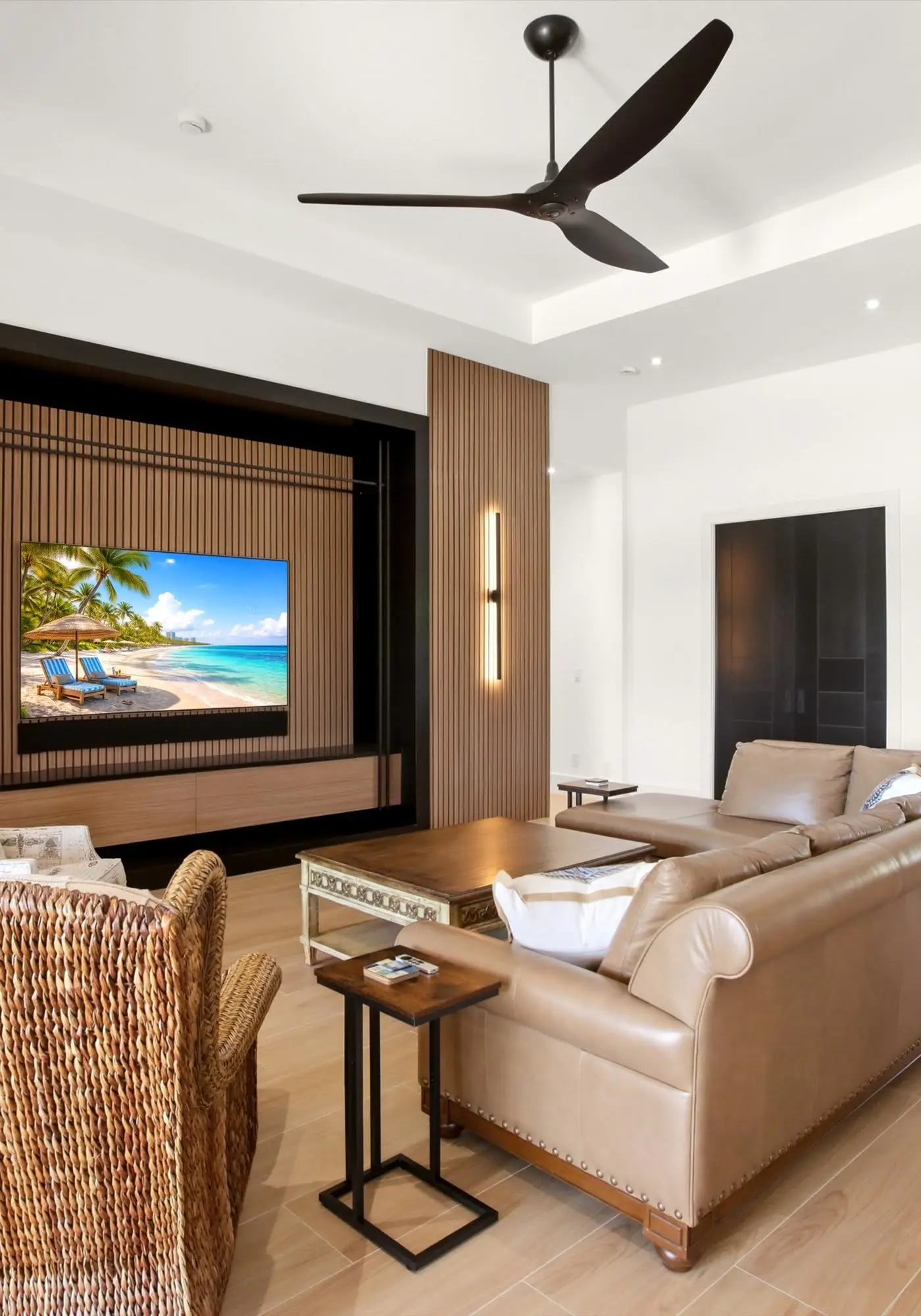 Naples Waterfront Oasis, Private Pool, Hot Tub & Stunning Views!