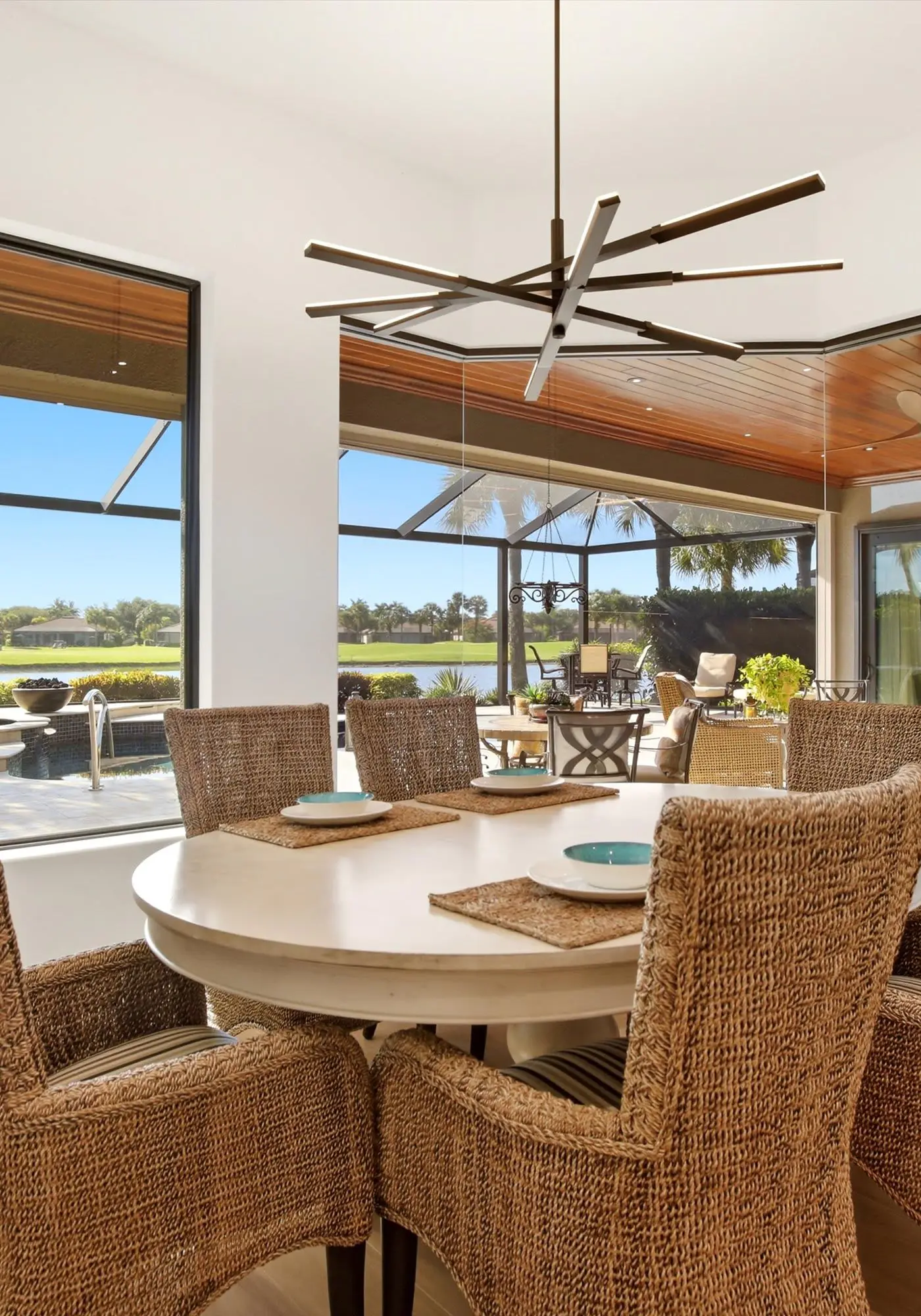 Naples Waterfront Oasis, Private Pool, Hot Tub & Stunning Views!