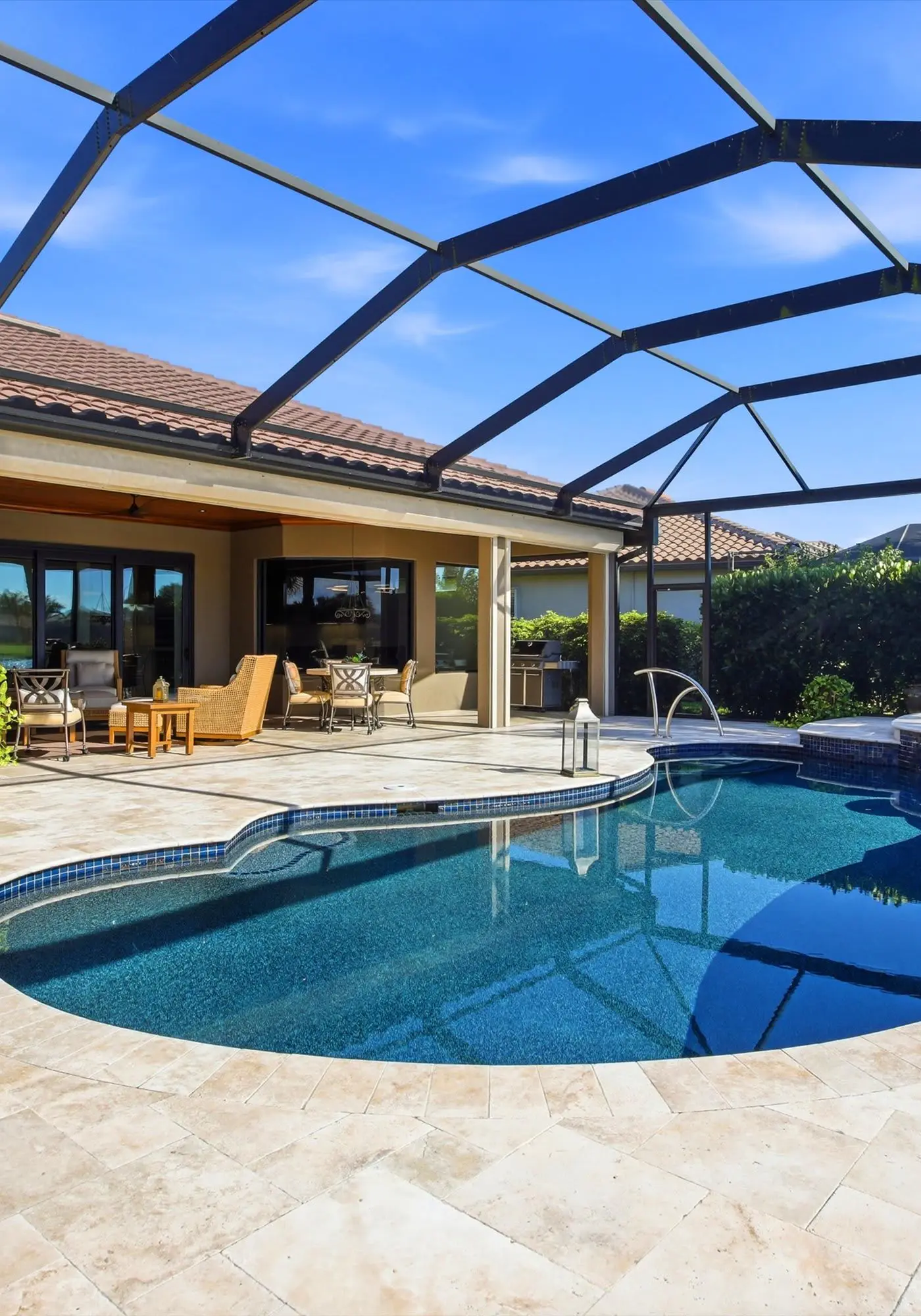 Naples Waterfront Oasis, Private Pool, Hot Tub & Stunning Views!