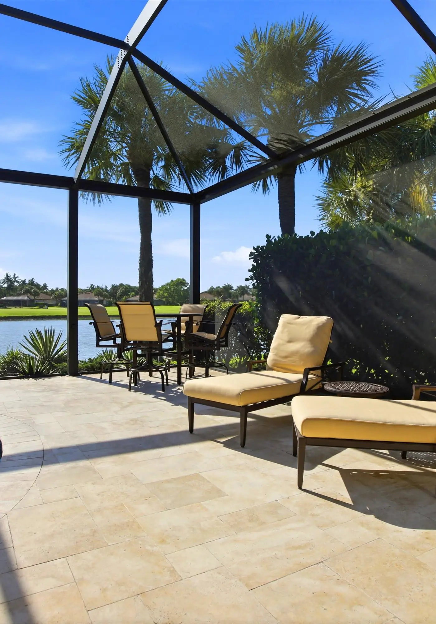 Naples Waterfront Oasis, Private Pool, Hot Tub & Stunning Views!