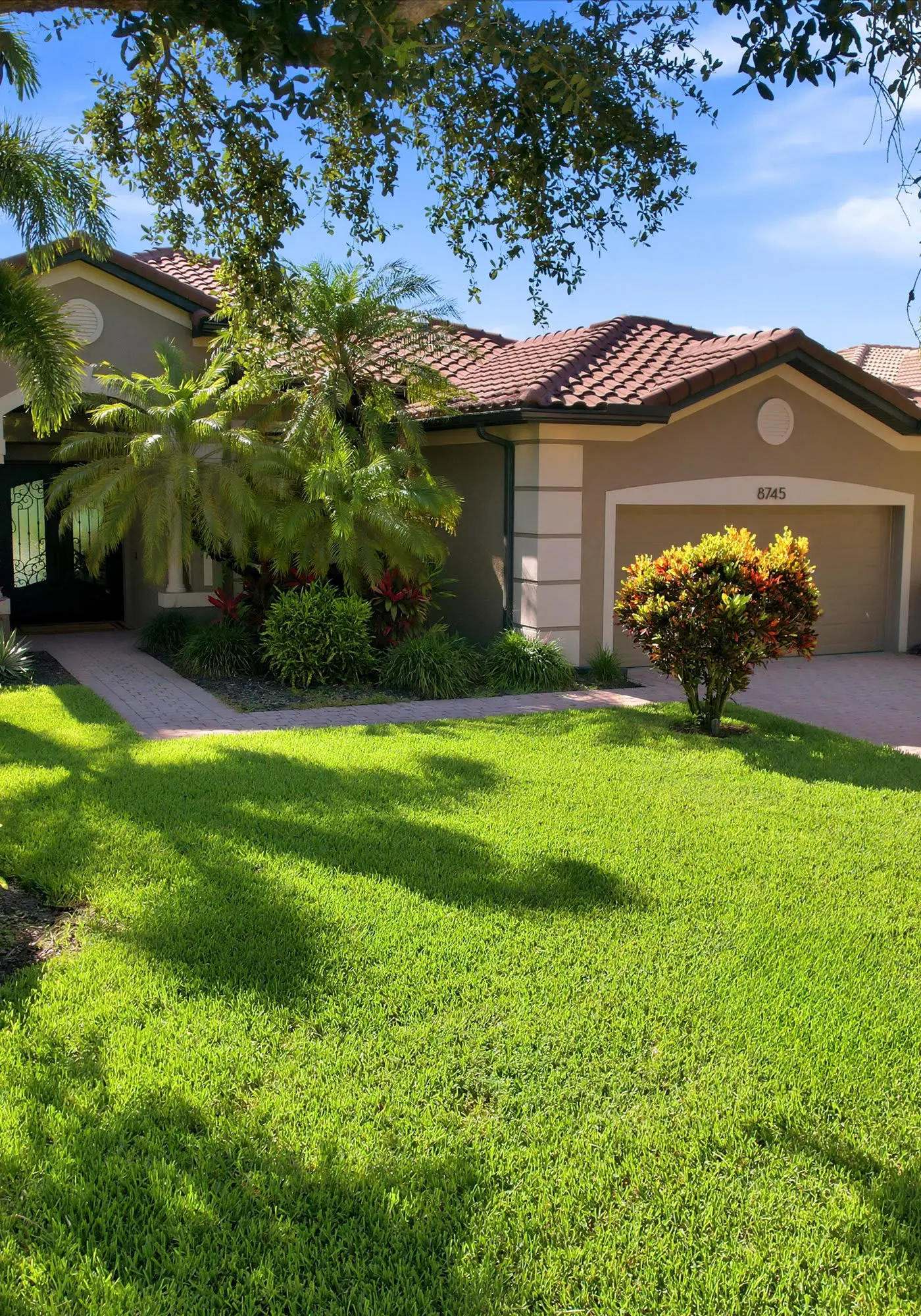 Naples Waterfront Oasis, Private Pool, Hot Tub & Stunning Views!