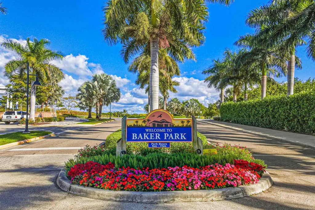 Naples Waterfront Oasis, Private Pool, Hot Tub & Stunning Views!